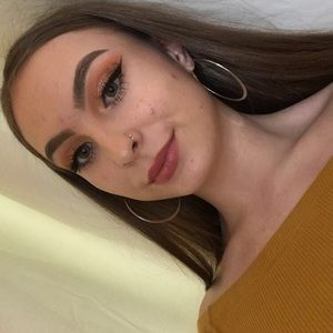 Meet your Posher, Adeleia